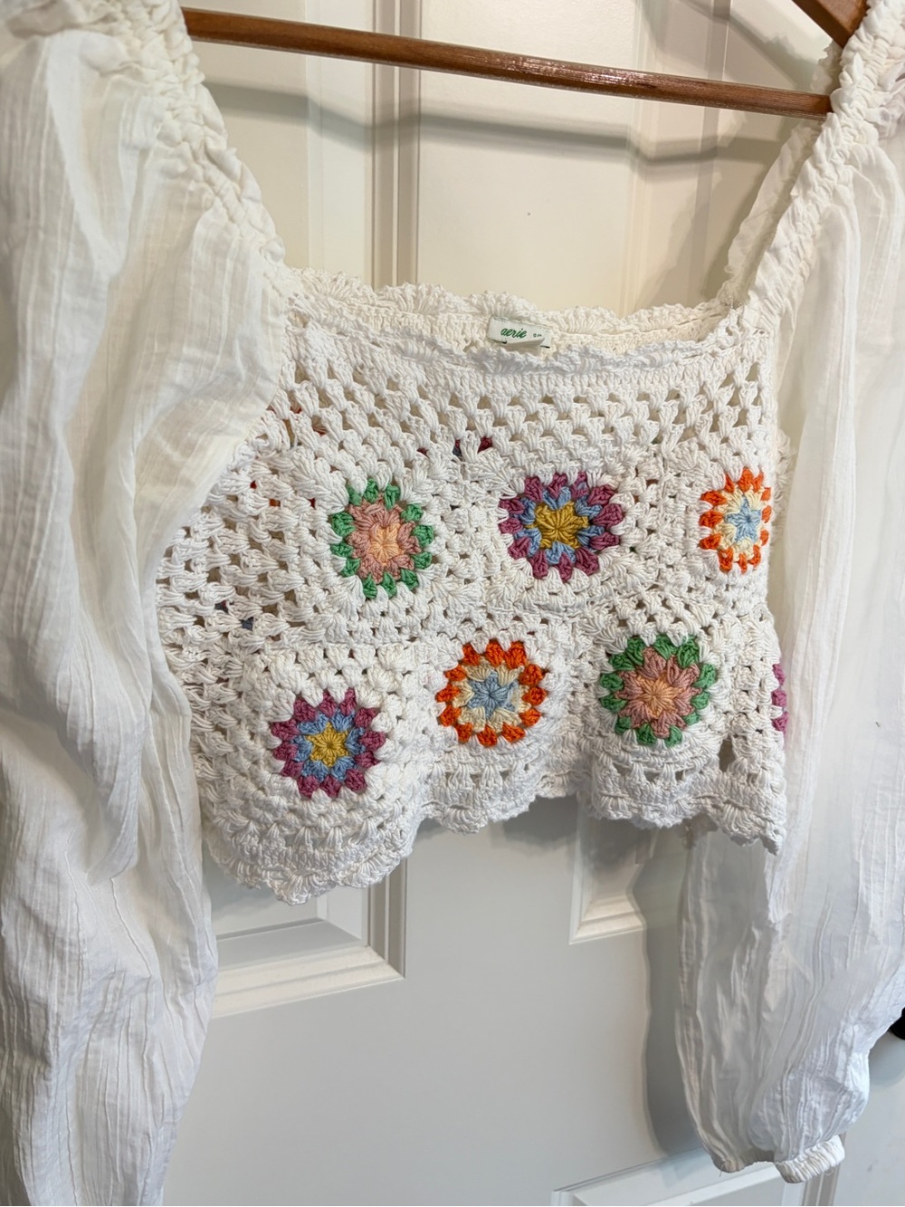 aerie white crop top with multicolor crochet bodice. size S. Summer perfection - Picture 6 of 9